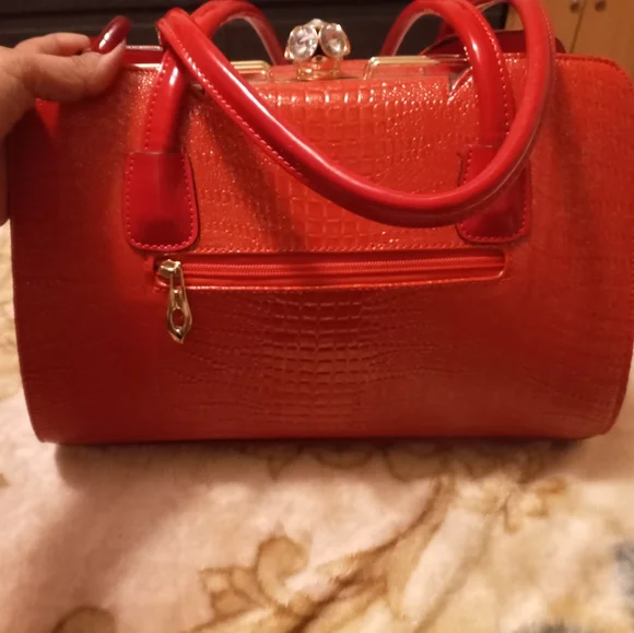 Sorrentino Red Purse - Picture 5 of 6